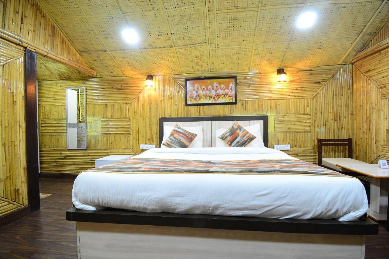 Hotel Bamboo Castle Τζαϊπούρ Εξωτερικό φωτογραφία