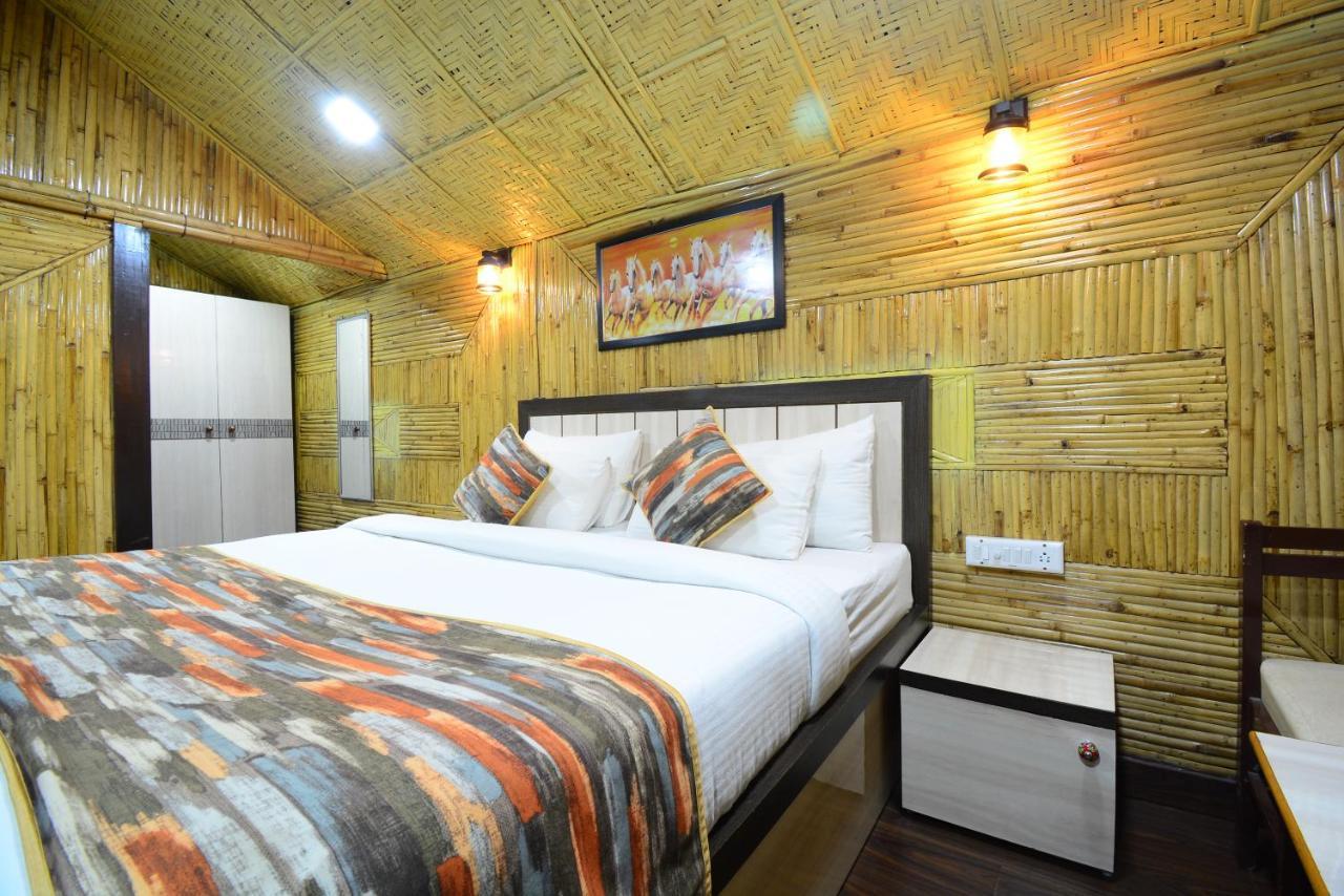 Hotel Bamboo Castle Τζαϊπούρ Εξωτερικό φωτογραφία