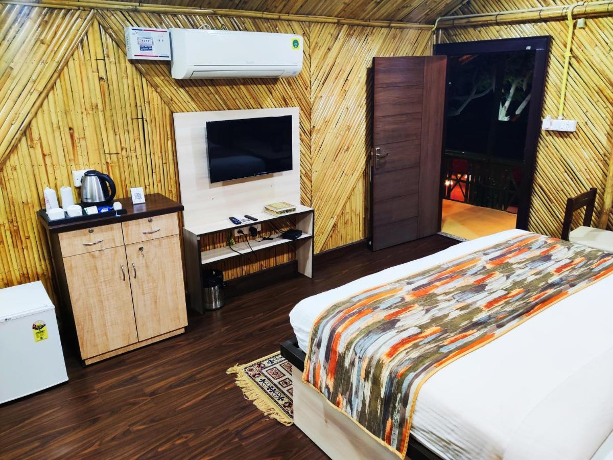 Hotel Bamboo Castle Τζαϊπούρ Εξωτερικό φωτογραφία