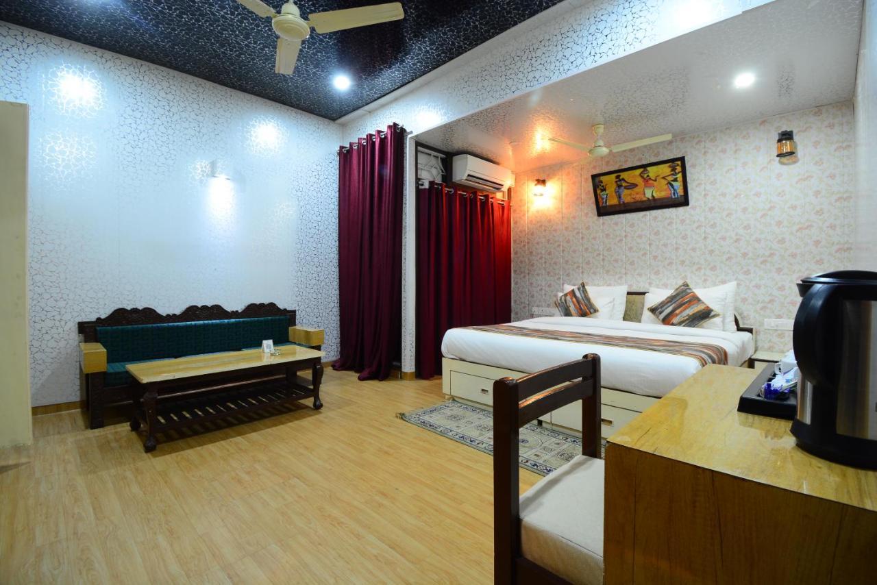 Hotel Bamboo Castle Τζαϊπούρ Εξωτερικό φωτογραφία