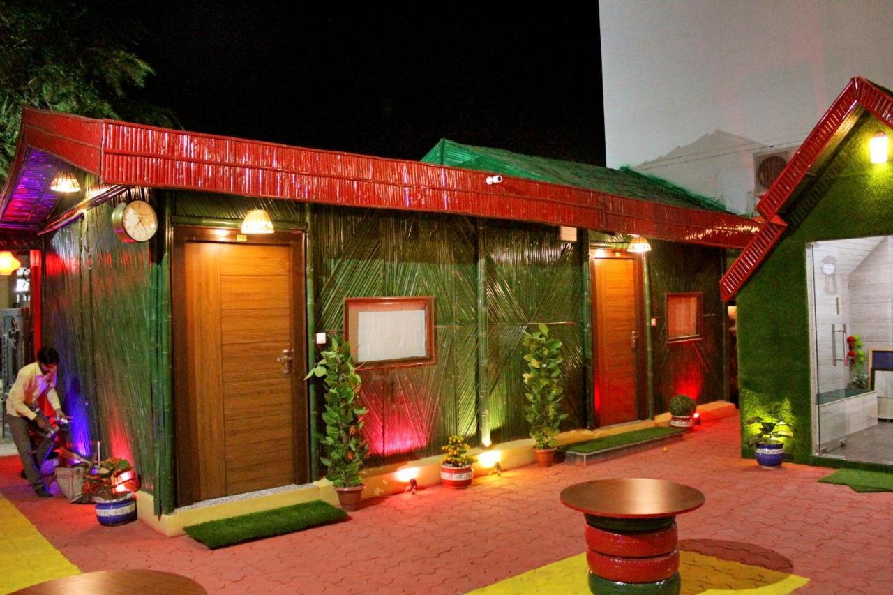 Hotel Bamboo Castle Τζαϊπούρ Εξωτερικό φωτογραφία