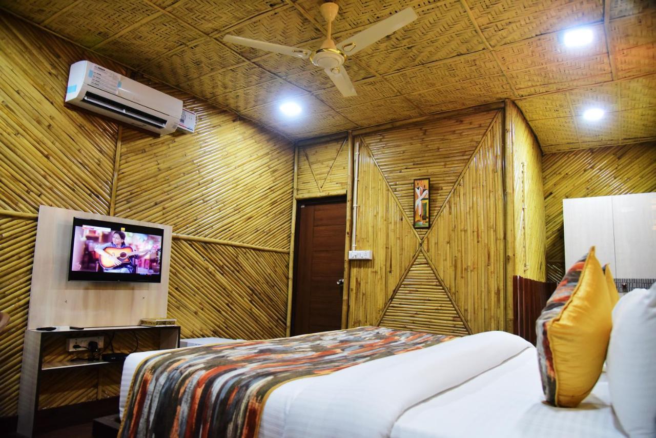 Hotel Bamboo Castle Τζαϊπούρ Εξωτερικό φωτογραφία