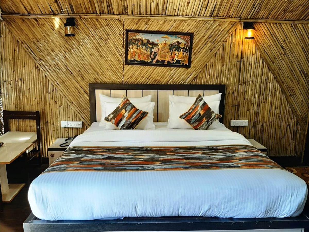 Hotel Bamboo Castle Τζαϊπούρ Εξωτερικό φωτογραφία