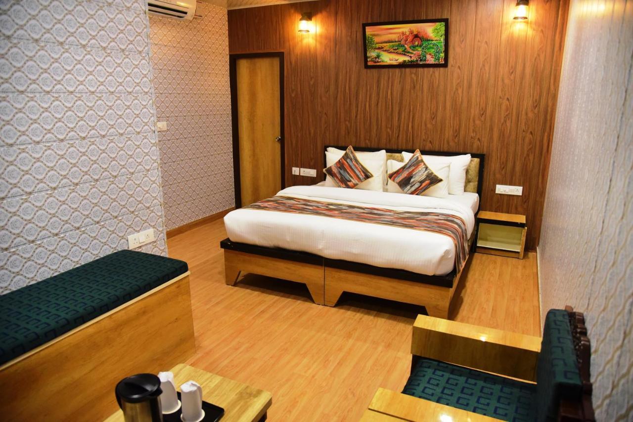 Hotel Bamboo Castle Τζαϊπούρ Εξωτερικό φωτογραφία